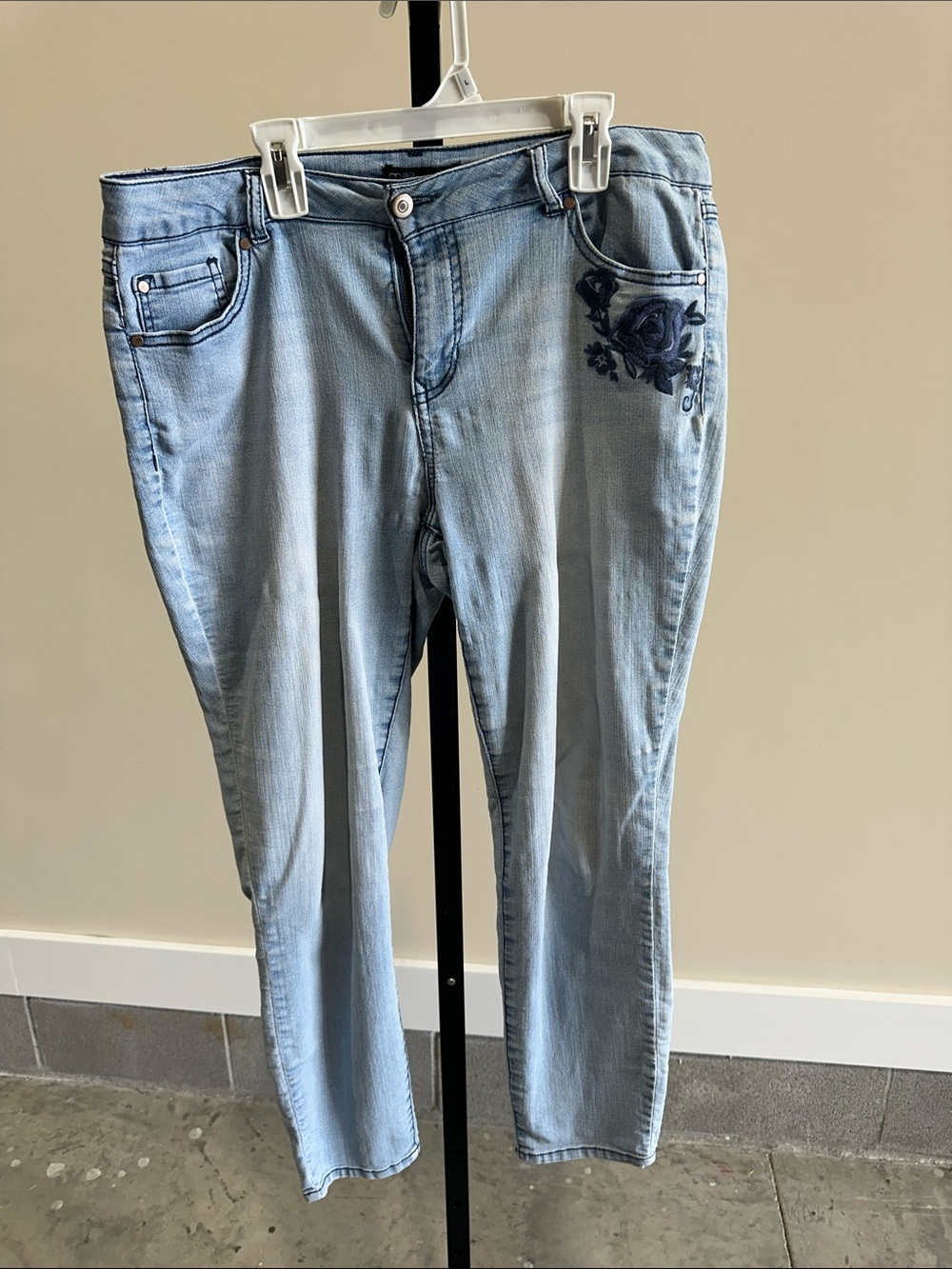 Miss Poured in Blue embroidered jeans size 12 women’s